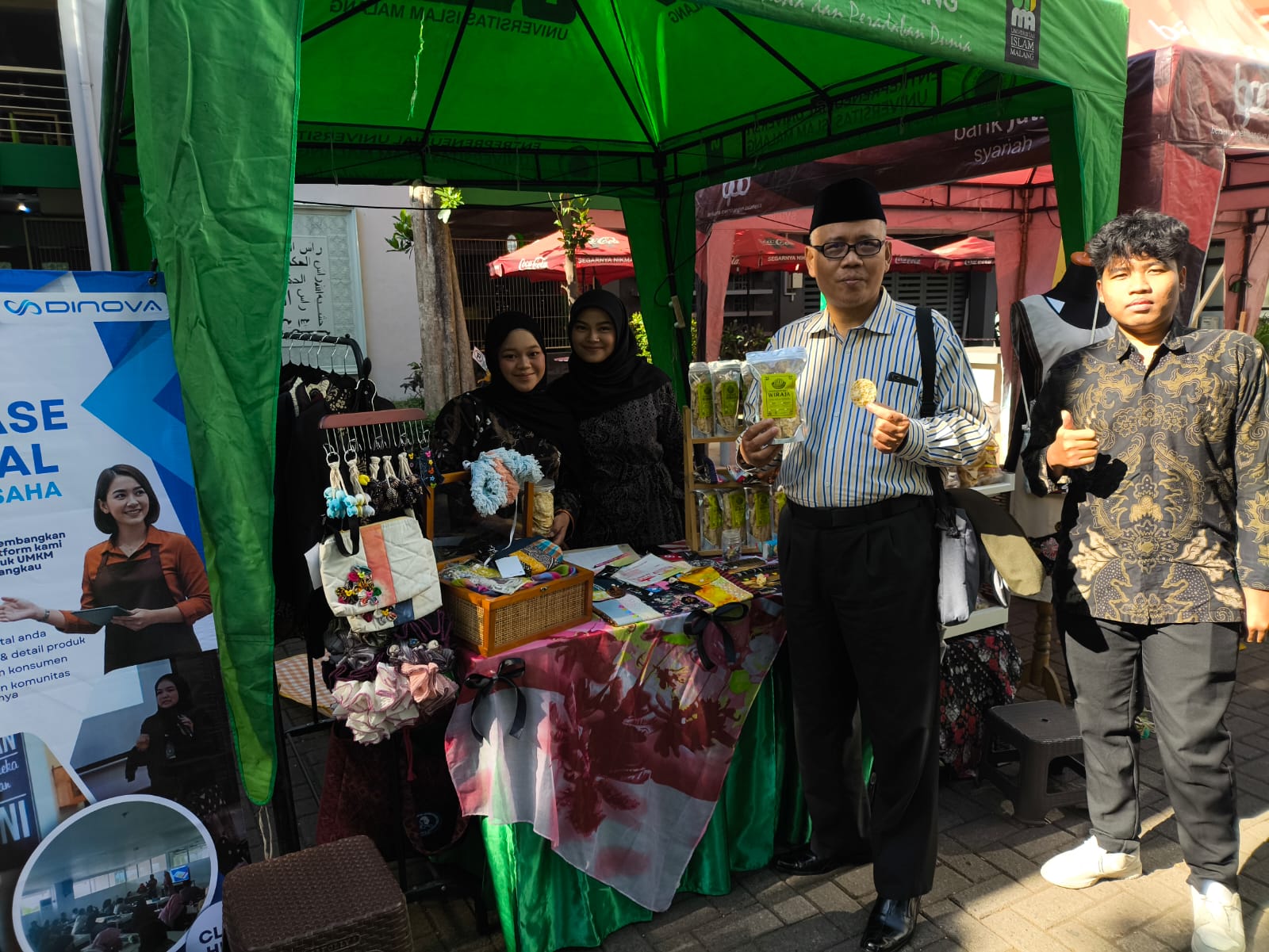 Mahasiswa Advance Entrepreneur M7 FEB UNISMA Tunjukkan Semangat LIFA dalam Bazaar FEB UNISMA 2026