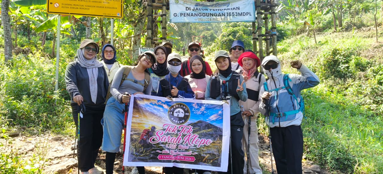 Tim Mbolang Bareng 1996 Taklukkan Puncak Sarah Klopo, Tumbuhkan Semangat Pantang Menyerah dan Jiwa Wirausaha